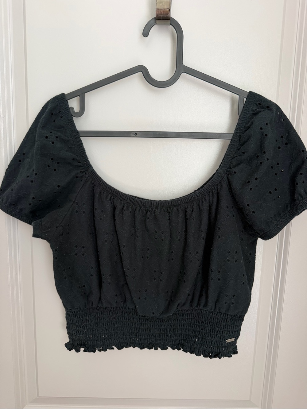 Hollister Women’s Black Eyelet Smocked Puff Sleeve Cropped Blouse Size M